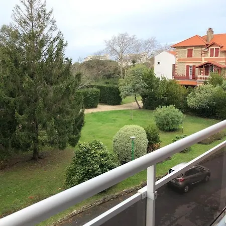 - Les Roses - Balcon 比亚里茨