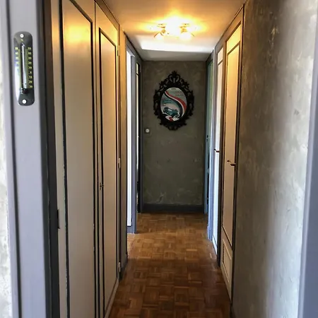 - Les Roses - Balcon 比亚里茨